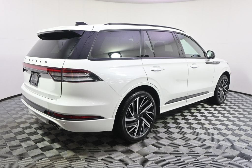 New 2026 Lincoln Aviator Black Label w/ Jet Appearance Package AWD/4WD image 7