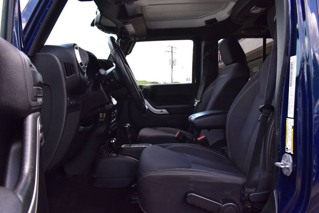 Used 2013 Jeep Wrangler Unlimited Rubicon w/ Connectivity Group AWD/4WD image 29