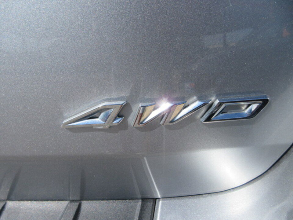 Used 2024 Ford Explorer XLT w/ Equipment Group 202A image 5
