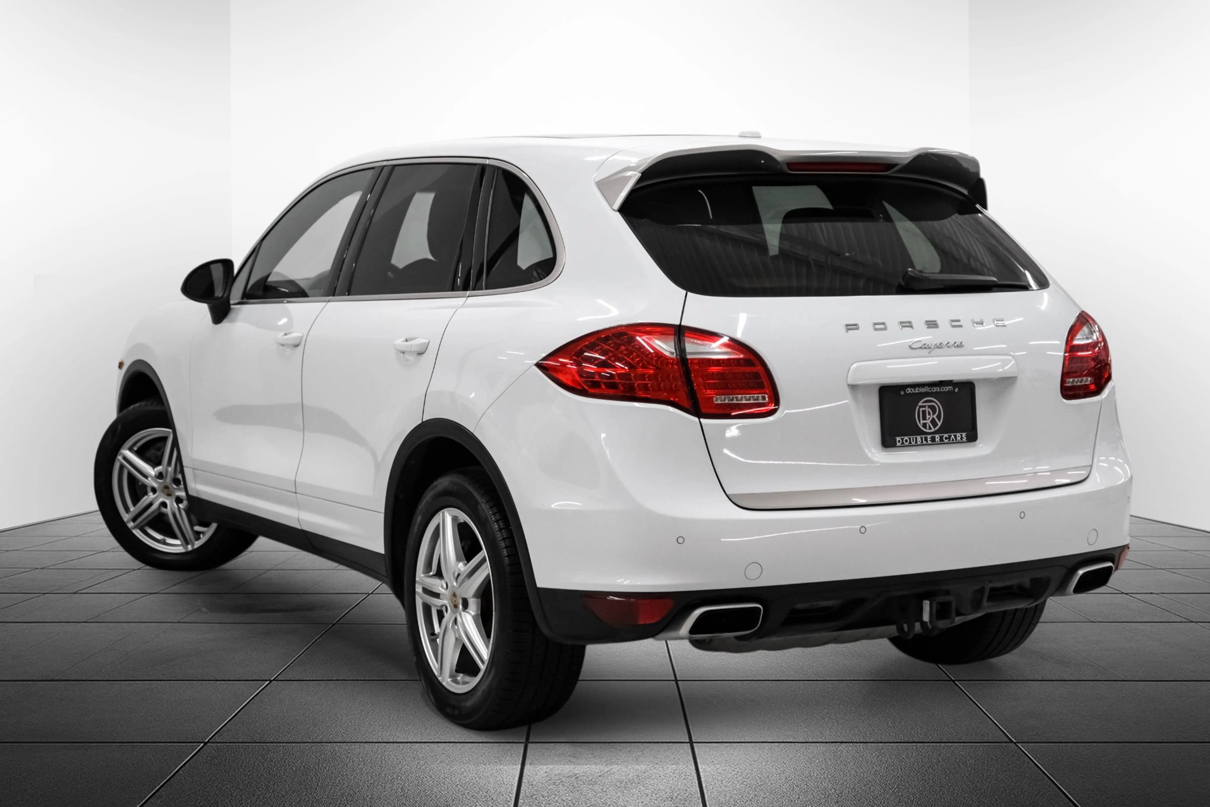 Used 2014 Porsche Cayenne Platinum Edition AWD/4WD image 11