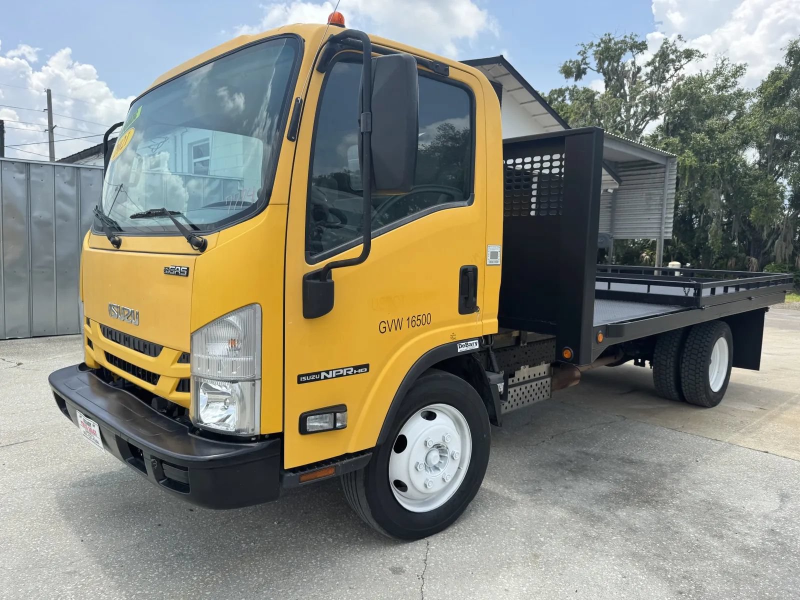 Used 2021 Isuzu NPR RWD image 1