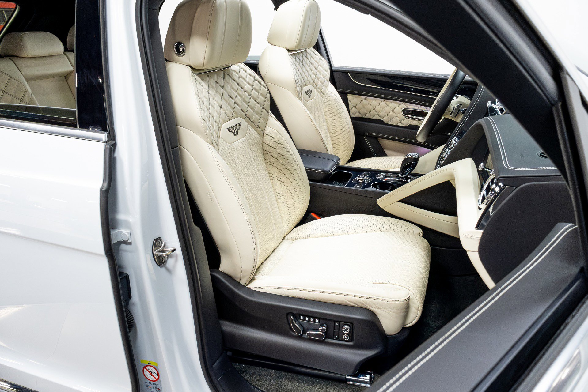 Used 2021 Bentley Bentayga w/ First Edition Specification image 26