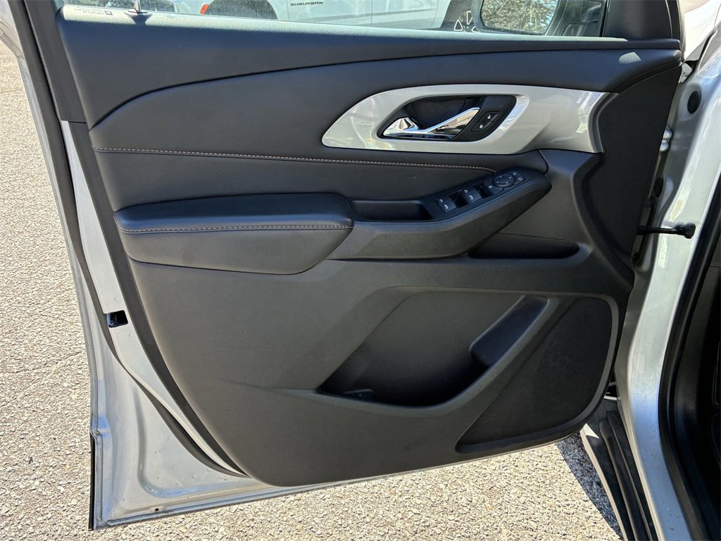 Used 2021 Chevrolet Traverse LS image 18