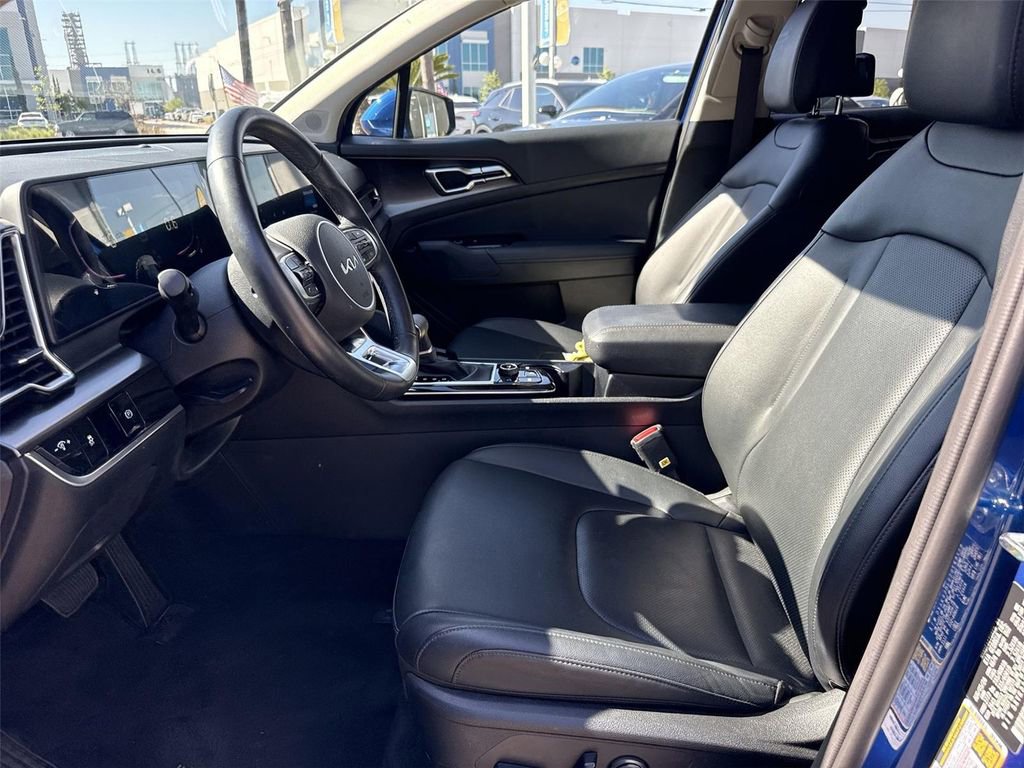 Used 2025 Kia Sportage EX image 17