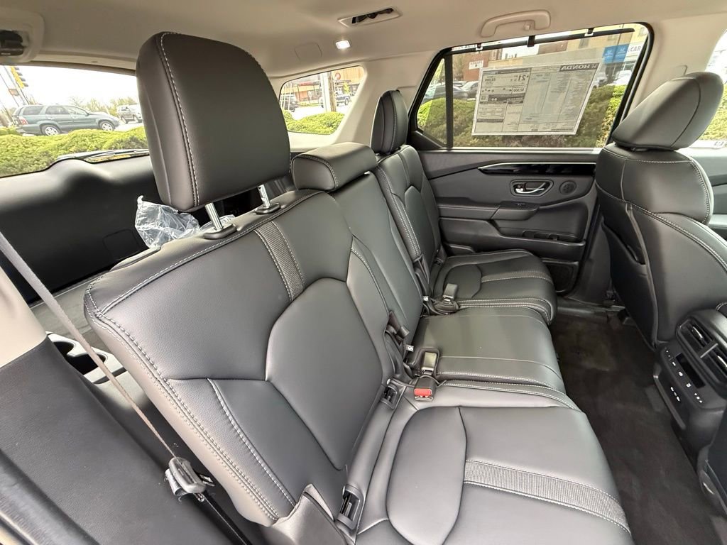 Used 2025 Honda Pilot EX-L image 37