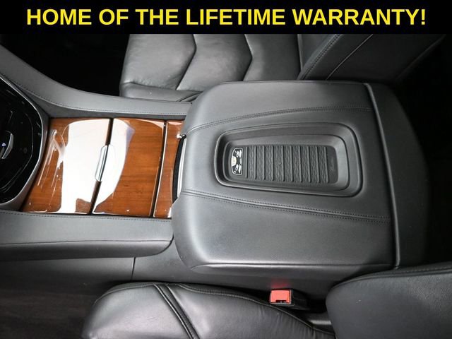 Used 2020 Cadillac Escalade Premium Luxury image 36