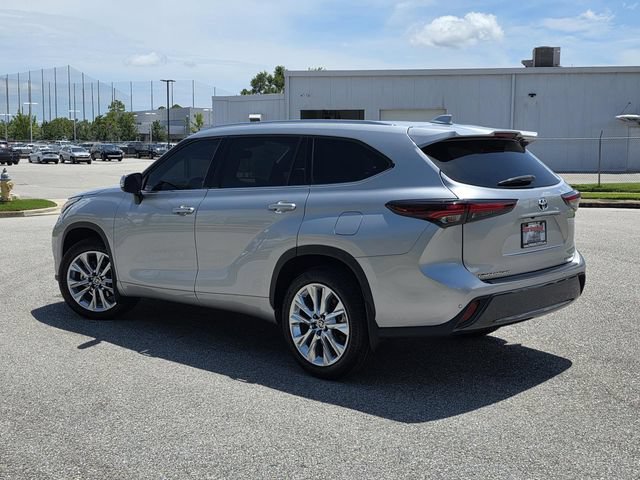 Certified 2024 Toyota Highlander Limited FWD image 4