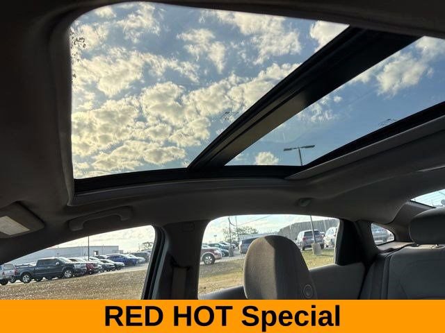 Used 2021 Chevrolet Malibu LT image 30