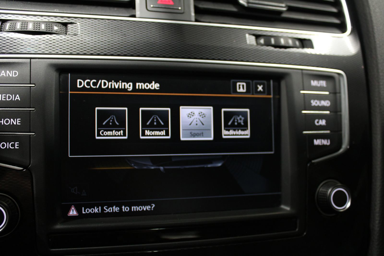 Used 2016 Volkswagen GTI SE FWD image 34