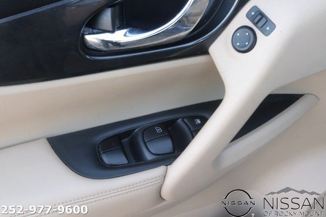 Used 2018 Nissan Rogue SV image 11