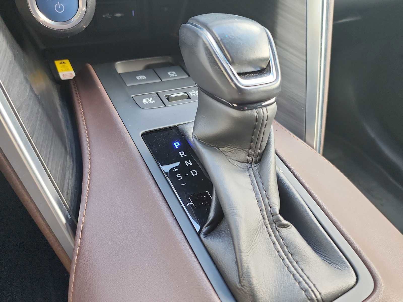 Used 2022 Toyota Venza XLE image 21