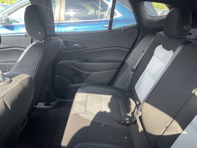 Used 2025 Chevrolet Trax RS FWD image 3