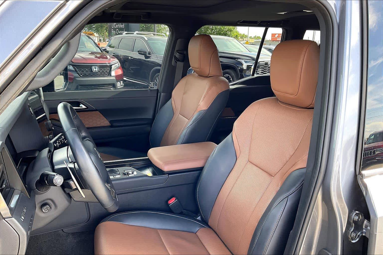 Certified 2024 Lexus GX 550 w/ Accessory Package (31) image 8