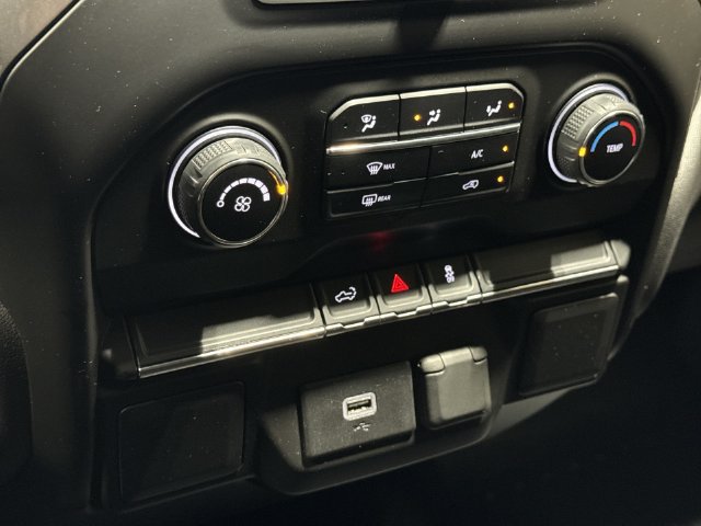 Used 2019 Chevrolet Silverado 1500 Custom w/ Custom Convenience Package AWD/4WD image 18