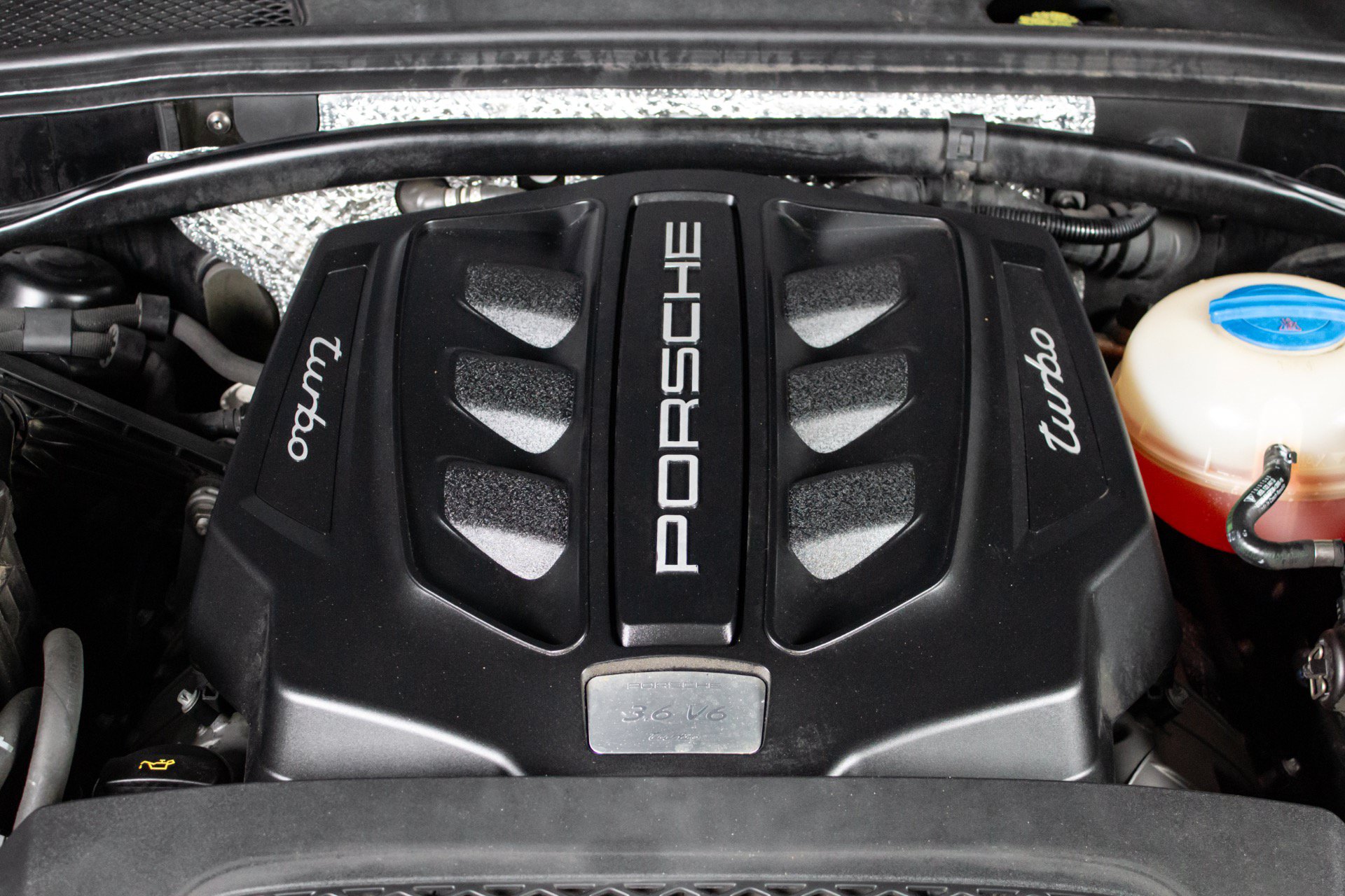 Used 2018 Porsche Macan Turbo AWD/4WD image 47