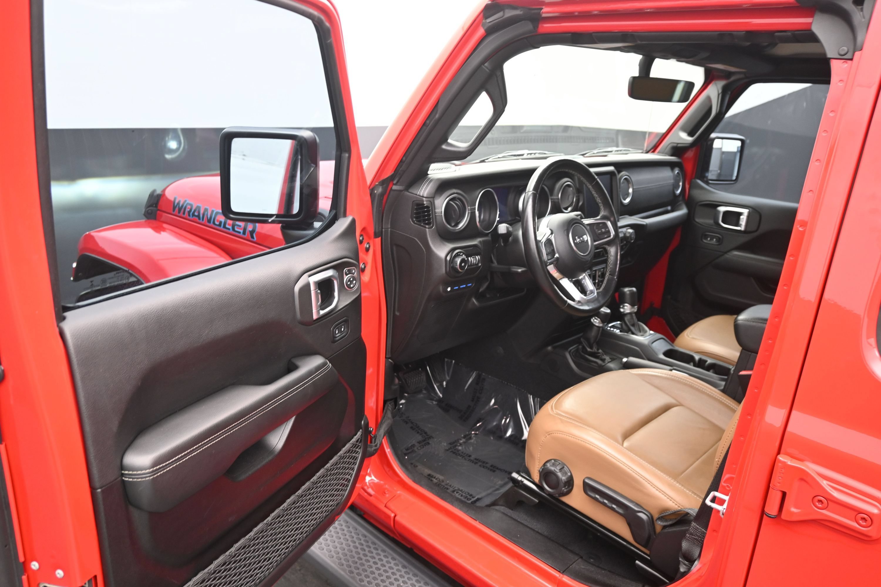 Used 2022 Jeep Wrangler Unlimited Sahara w/ Cold Weather Group AWD/4WD image 18