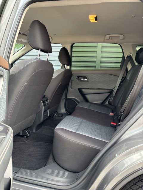 Used 2023 Nissan Rogue SV AWD/4WD image 6