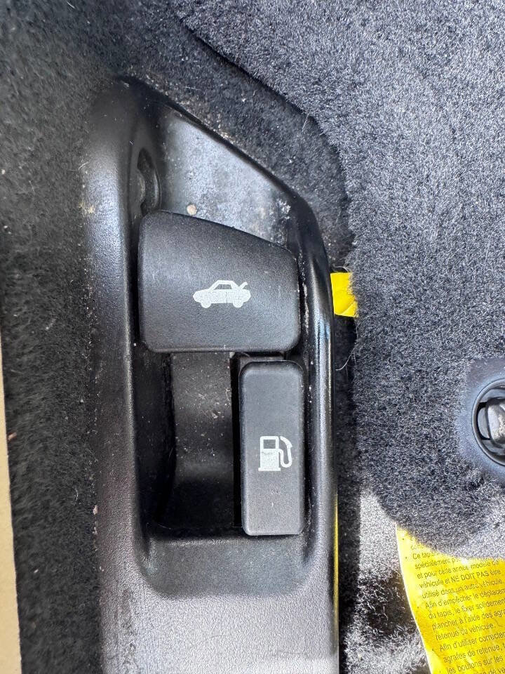 Used 2014 Toyota Camry LE image 18