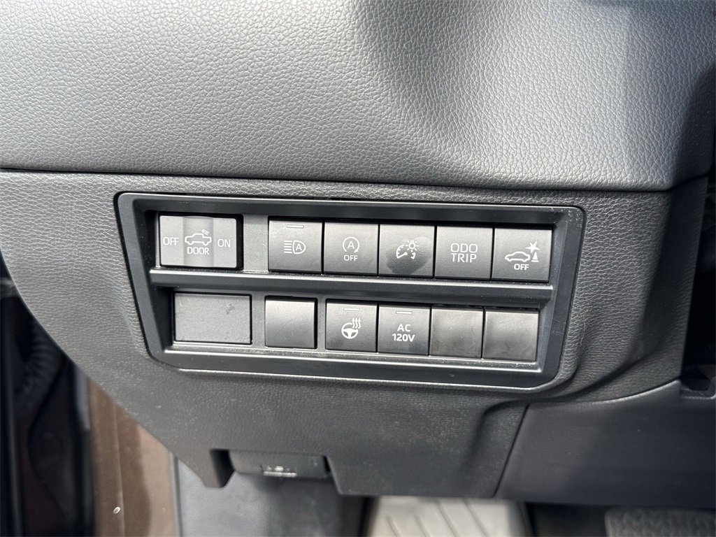 Used 2023 Toyota Tundra Limited image 21