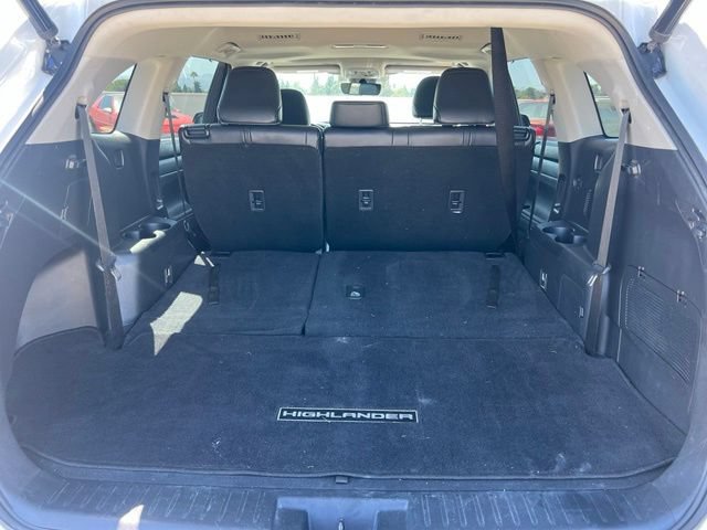 Used 2023 Toyota Highlander XLE FWD image 47