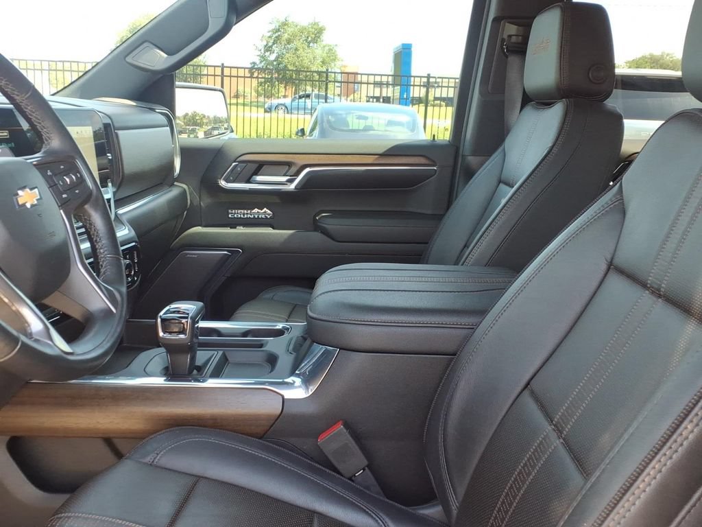 Used 2024 Chevrolet Silverado 1500 High Country w/ Technology Package AWD/4WD image 24