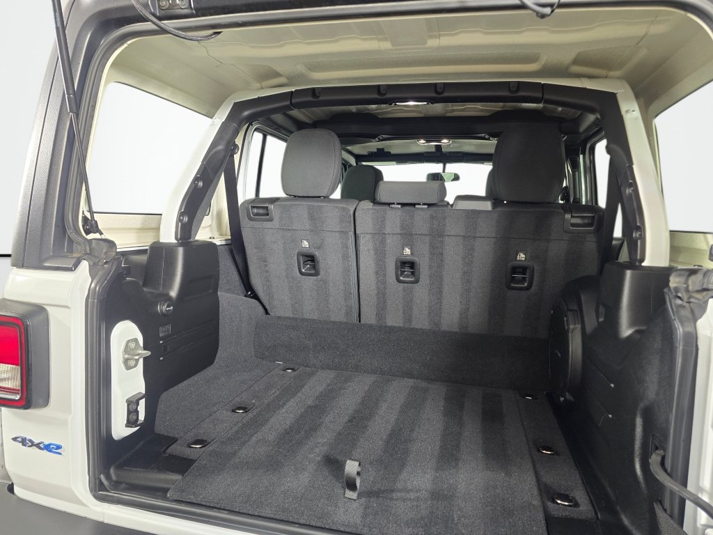 Used 2023 Jeep Wrangler Unlimited w/ Cold Weather Group AWD/4WD image 22