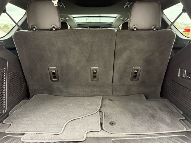 Used 2022 GMC Yukon SLT w/ SLT Luxury Package image 12