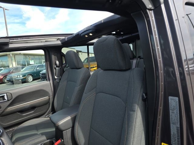 Used 2025 Jeep Wrangler Unlimited Sahara w/ Safety Group AWD/4WD image 20