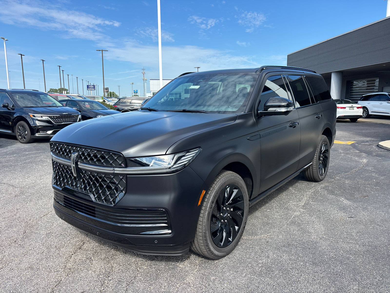 New 2027 Lincoln Navigator Reserve w/ Jet Appearance Package AWD/4WD image 3