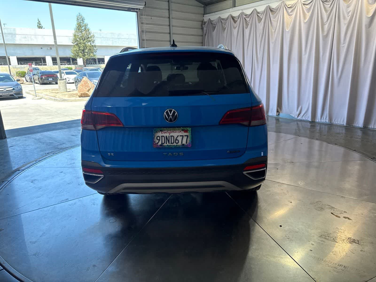 Used 2023 Volkswagen Taos SE w/ Panoramic Sunroof Package AWD/4WD image 5