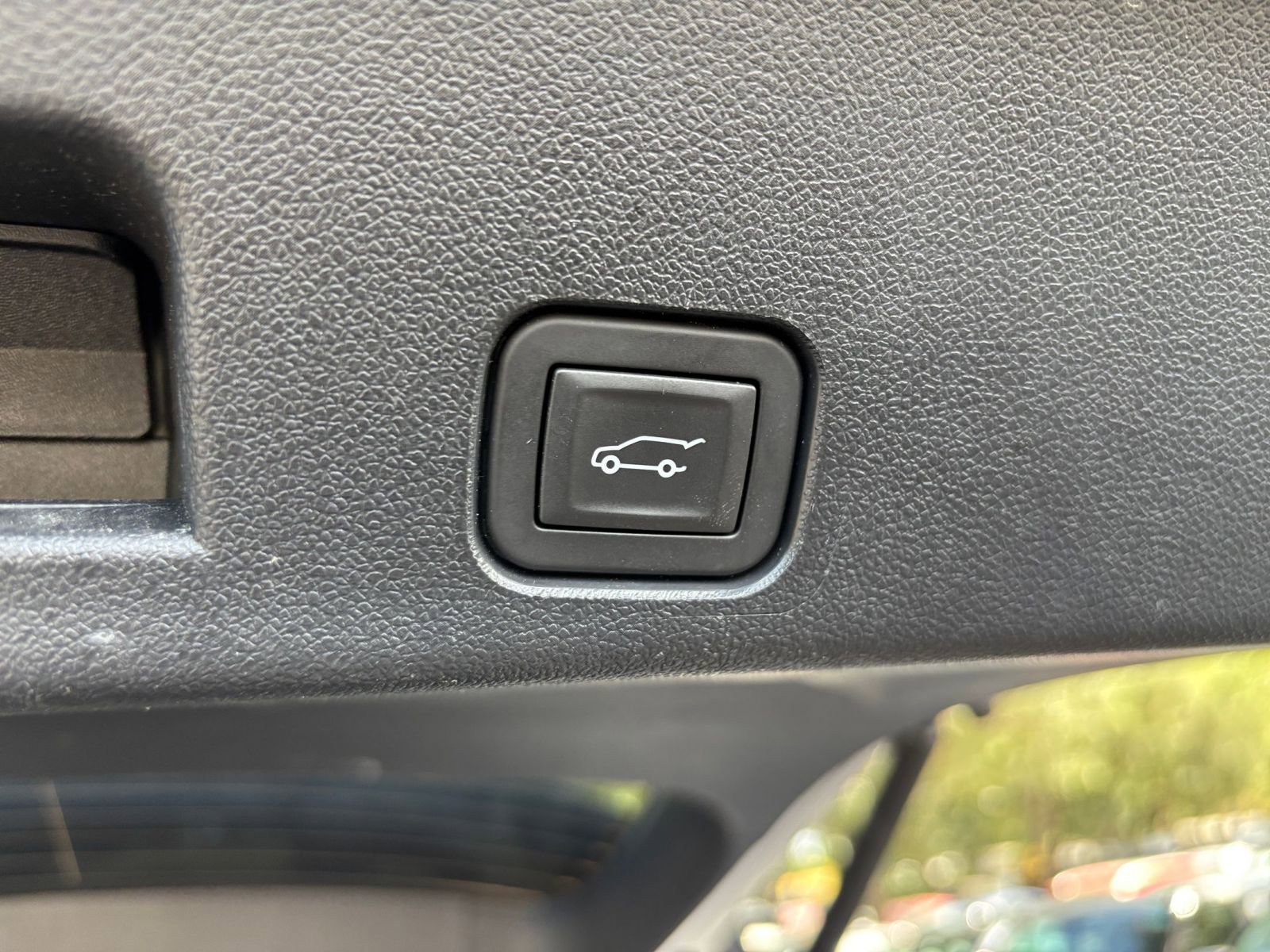 Used 2025 Chevrolet Traverse LT image 35