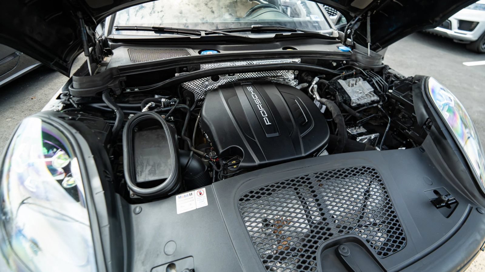 Used 2019 Porsche Macan AWD/4WD image 49