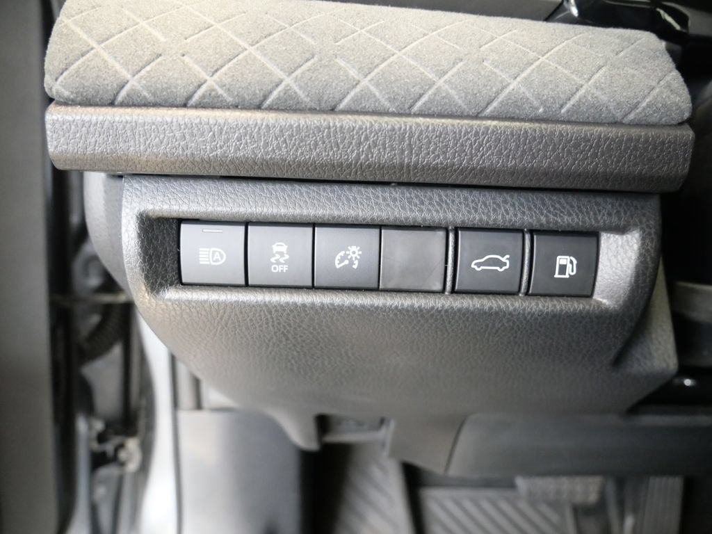 Used 2026 Toyota Camry XLE AWD/4WD image 14
