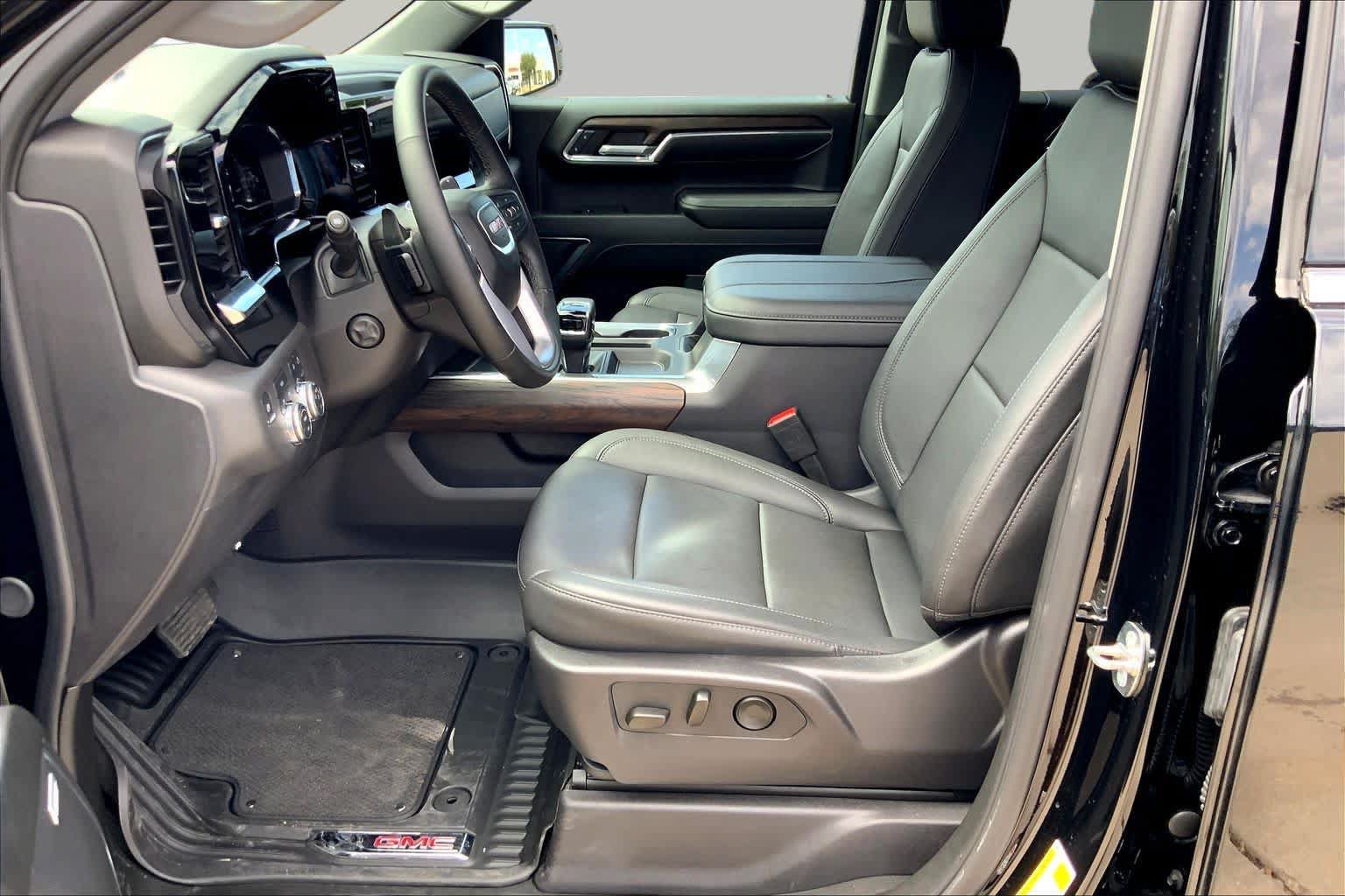Used 2024 GMC Sierra 1500 SLT AWD/4WD image 8