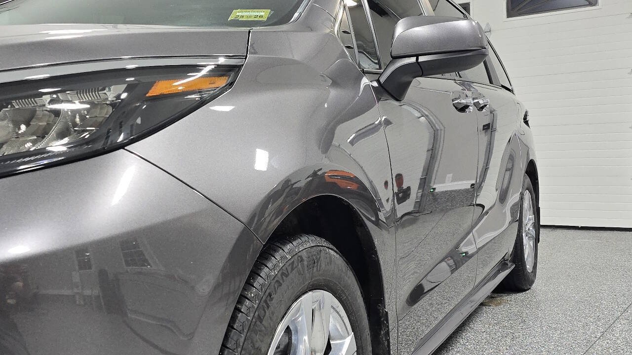 Used 2024 Toyota Sienna XLE w/ XLE Plus Package AWD/4WD image 14
