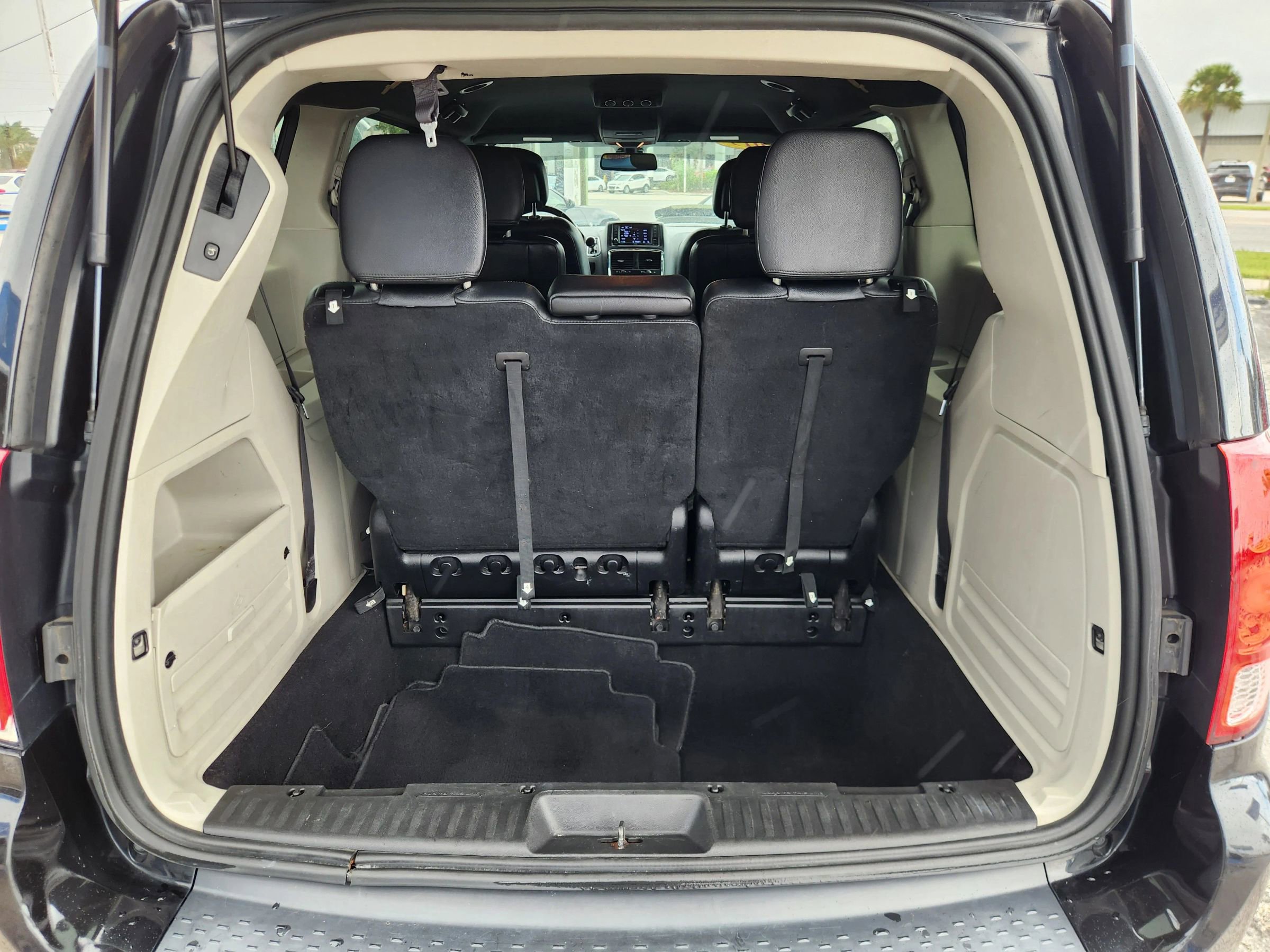 Used 2019 Dodge Grand Caravan SXT image 19