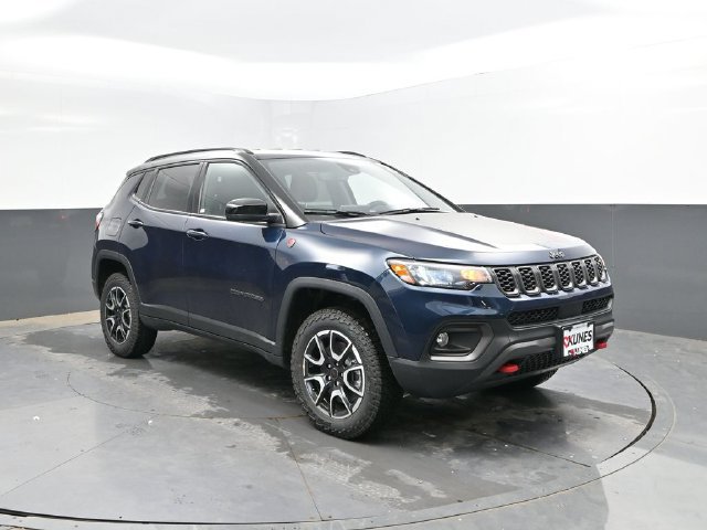New 2026 Jeep Compass Trailhawk w/ Trailer Tow Group AWD/4WD image 4