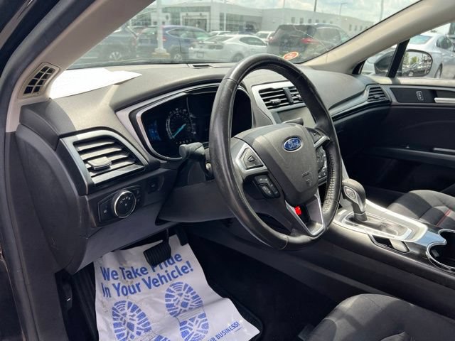 Used 2016 Ford Fusion SE FWD image 9