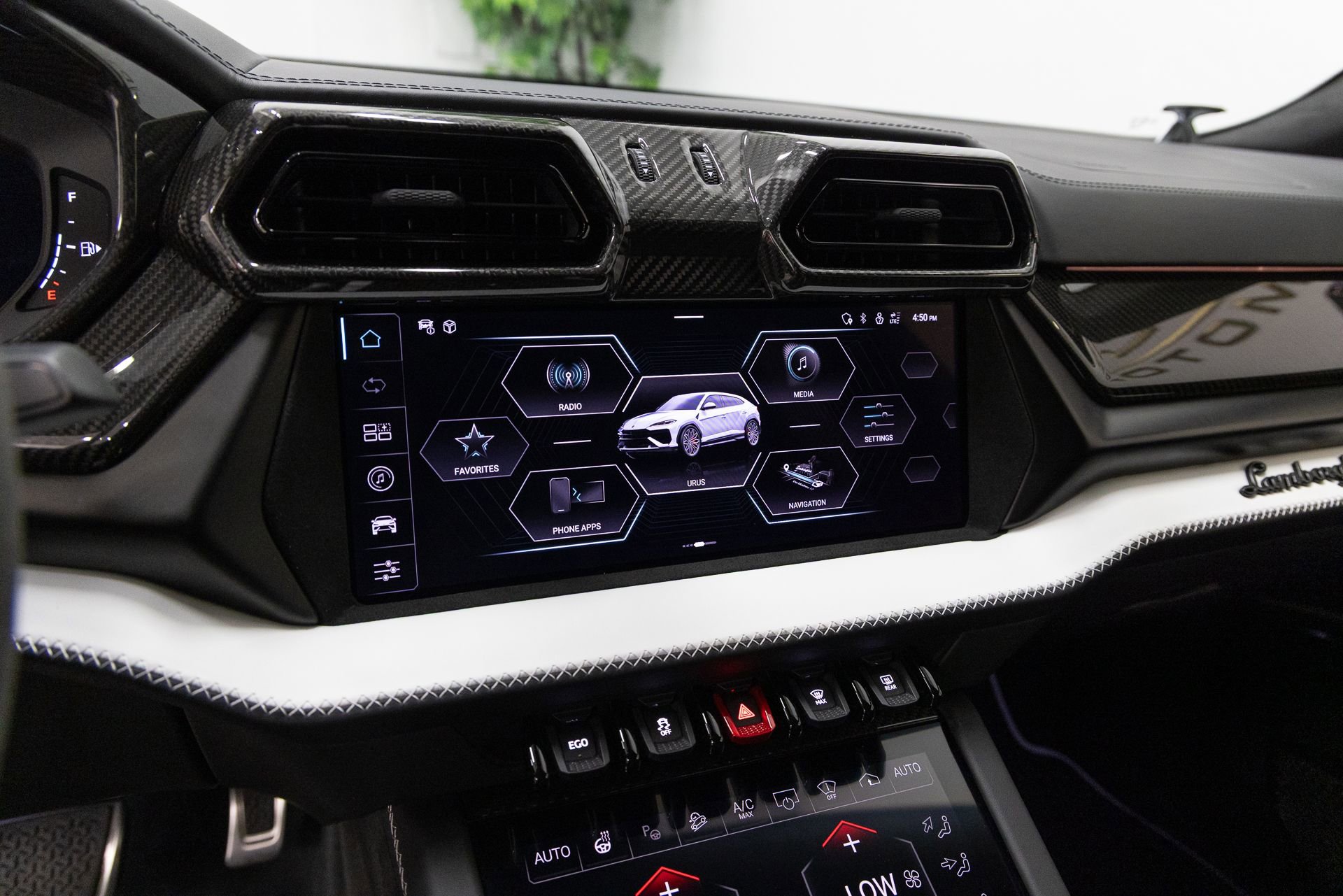 Used 2025 Lamborghini Urus SE image 19