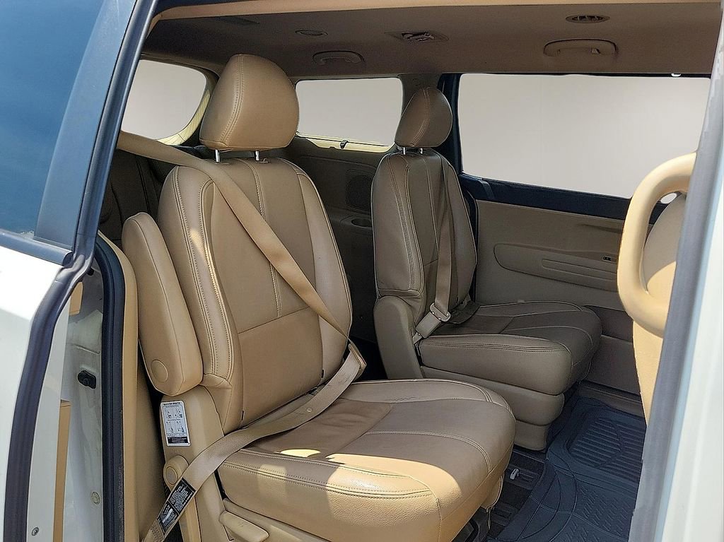 Used 2016 Kia Sedona LX w/ Option Group 020 FWD image 8