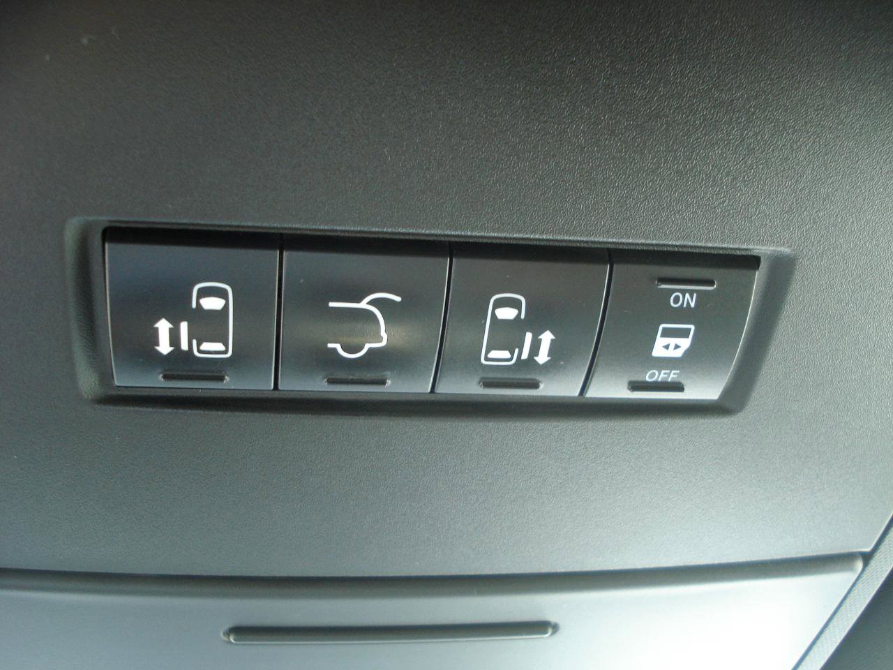 Used 2018 Dodge Grand Caravan SXT image 31