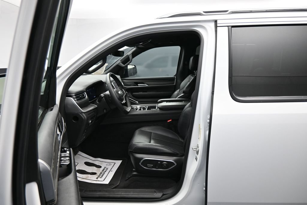 Used 2024 Jeep Wagoneer Series II AWD/4WD image 10