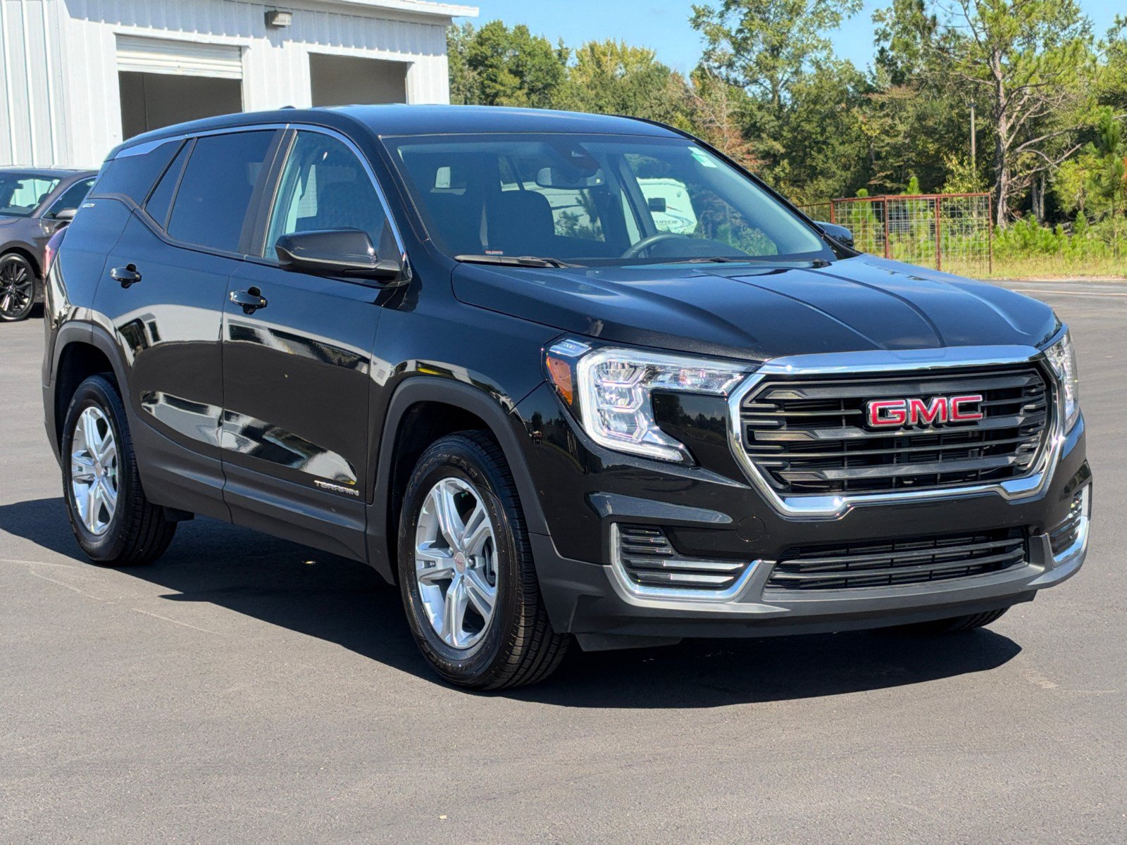 Used 2024 GMC Terrain SLE AWD/4WD image 3