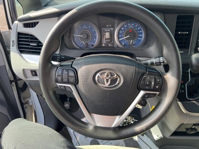 Used 2020 Toyota Sienna LE image 11