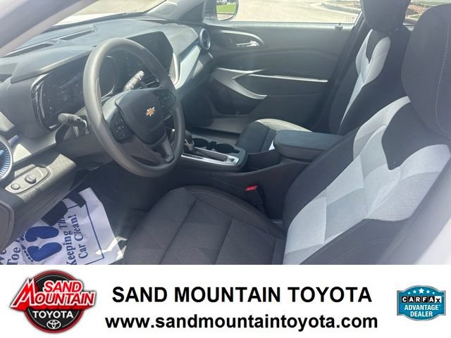 Used 2025 Chevrolet Trax LS FWD image 11