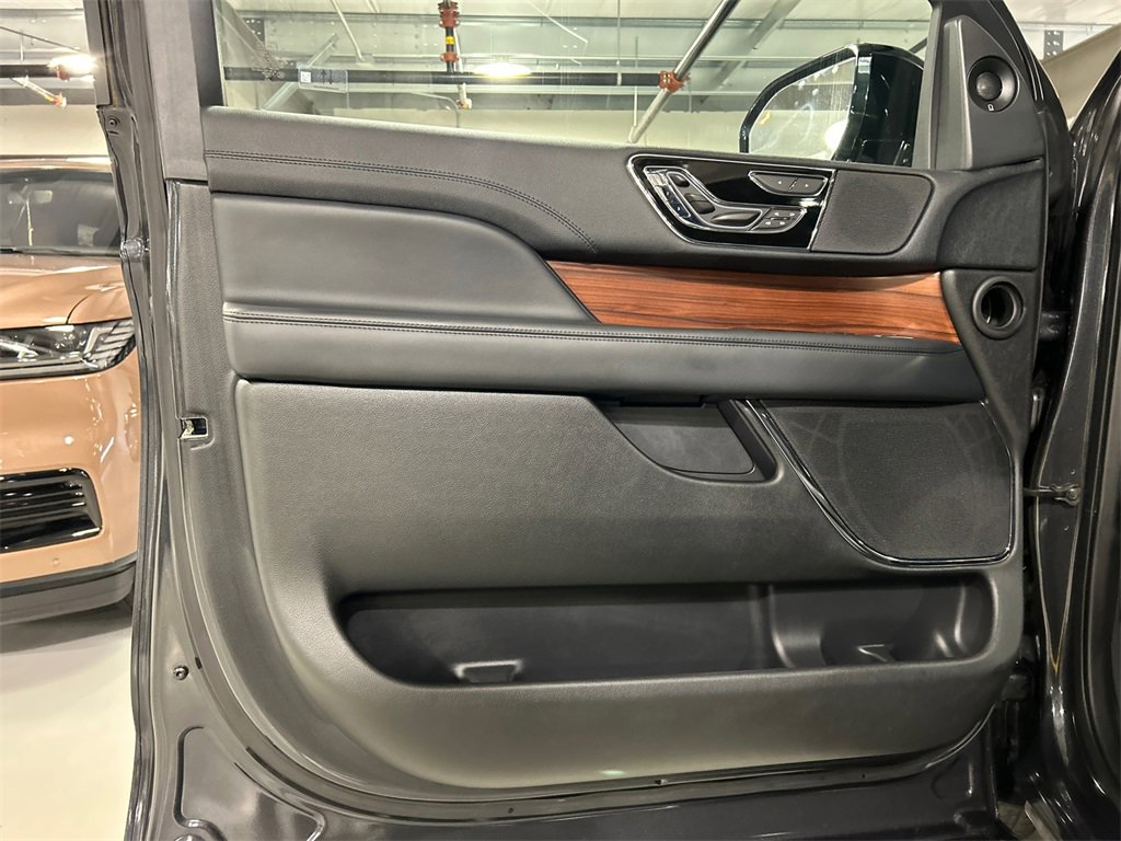 Certified 2022 Lincoln Navigator Reserve image 9
