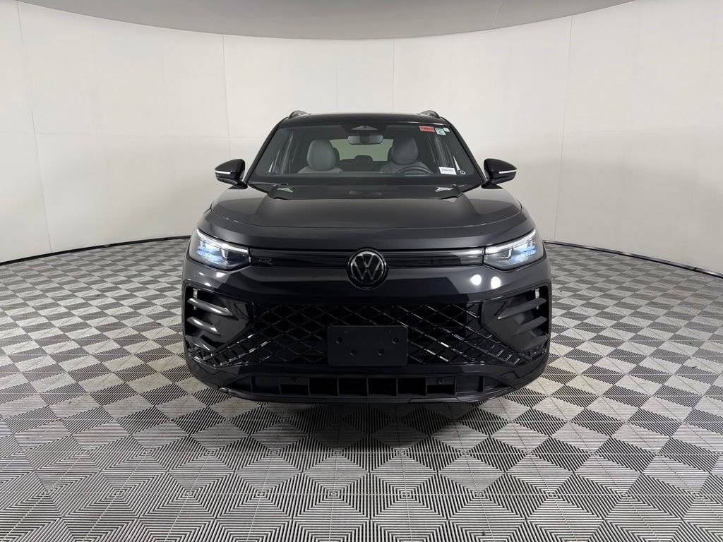 Used 2025 Volkswagen Tiguan SE R-Line AWD/4WD image 4