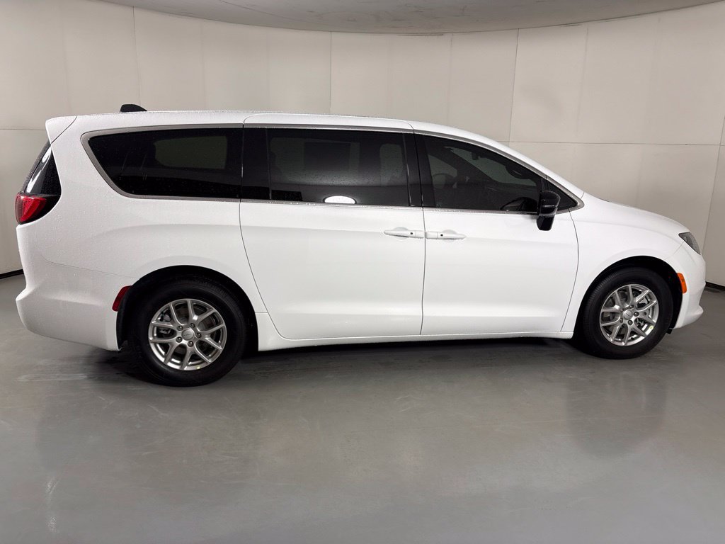New 2027 Chrysler Pacifica LX FWD image 9