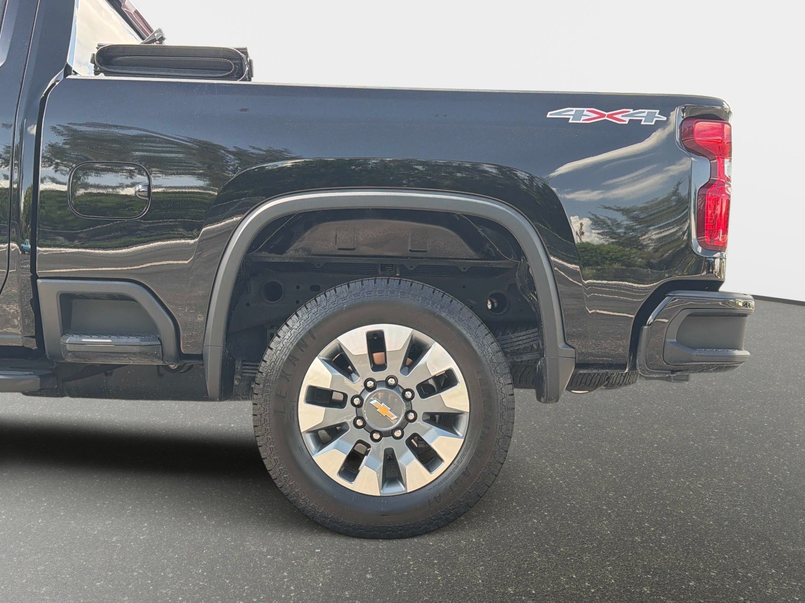 Used 2024 Chevrolet Silverado 2500 Custom w/ Custom Value Package AWD/4WD image 14