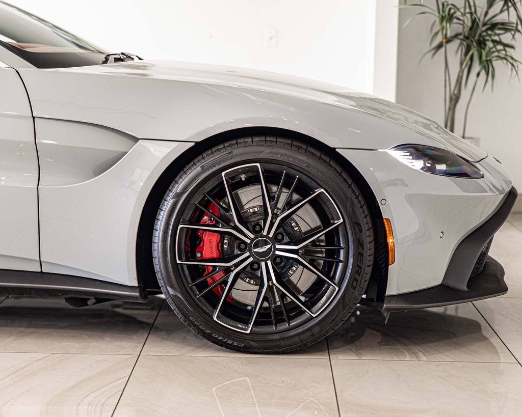 Used 2023 Aston Martin V8 Vantage Coupe image 10